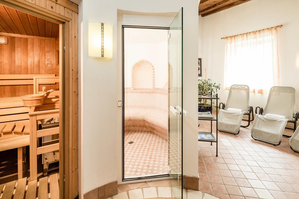 Hotel Restaurant Lilie Випитено Экстерьер фото