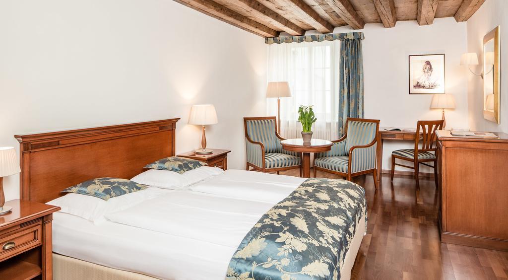 Hotel Restaurant Lilie Випитено Экстерьер фото
