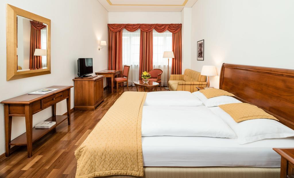 Hotel Restaurant Lilie Випитено Экстерьер фото