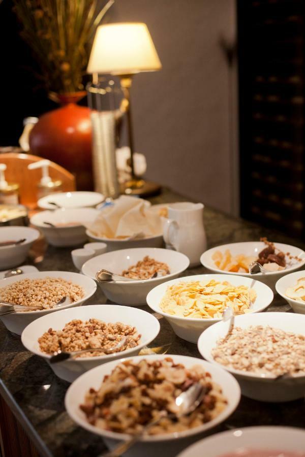 Hotel Restaurant Lilie Випитено Экстерьер фото